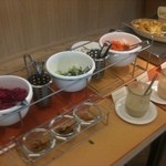 フレンチキッチン ルヴェ ソン ヴェール - サラダ（前菜）バー