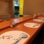 安べえ寿し - カウンター席で