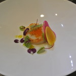 アキヒサ ハンダ - 野付産ホタテのソテー、羅臼産白カブのピュレ