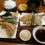 天房 - 天ぷら定食と追加のハゼ