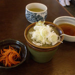 そば処 水無湧水庵 - そばつゆ、天つゆ、お通し(イカにんじん)