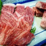 屋台焼肉 山一商店 - 極上盛肉アップ