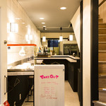 デリ＆バル ラッキーギョウザ - 1F入口の様子