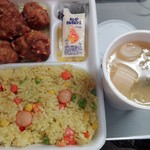 ほかほか弁当 飯山店 - 唐揚げピラフ弁当大盛り（ピラフはカレー味でミックスベジタブルに赤ウインナ入り）こどもとか大好きそうですよネ！