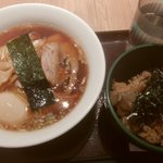 カドヤ食堂 阪神梅田店 - 味玉入り中華そばと豚めしです