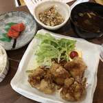家庭料理居酒屋 よってって - ♪本日の日替り(油淋鶏)¥500＋明太子¥100
      