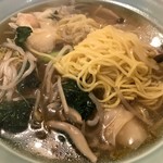 南海飯店 - ワンタン麺の麺