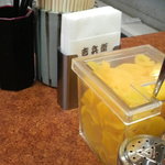 かつ丼吉兵衛 三宮本店 - 卓上