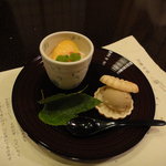 柚木元 - デザートは、ほうじ茶アイス最中と杏仁豆腐