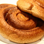 ベッカライ ビオブロート - シナモンロール