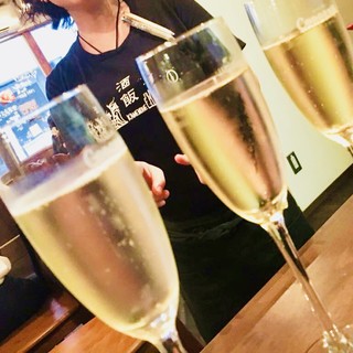 A wide range of drinks including sparkling wine and Aomori representative apple high♪