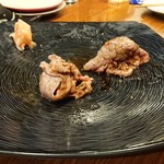 Sumibi - 1810_Sumibi-炭火-_ABURI NIKU EGG@free(炙り肉卵巻き) 少しレア気味なお肉を一口でいただきます。こりゃ美味い！