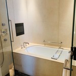 セント レジス ホテル - バスルームにはテレビ