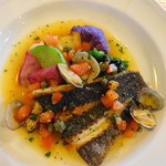 ウィウィ - スズキのポワレ～アサリのバターソース～