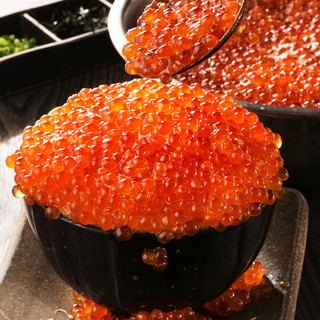 Filled with so much salmon roe that it's overflowing ♪ The famous ``boat rice'' is a must-try!