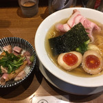 荒町商店中華そば ふじやま - 特製白ふじそば880えん 〆の肉飯200えん この後替玉150えん