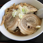 自家製太麺 渡辺 - らー麺(普通)680えん 煮豚220えん