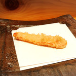Sugimura - 蟹！！甘いのでお塩だけで十分。天つゆにいれるのはもったいない気がしてしまいます。