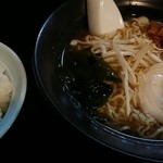ラーメン専門店 馬鹿美味 - 料理写真:馬鹿美味醤油＆ライス