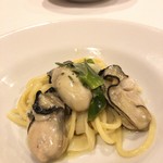 リストランテ ピッツェリア ジャンカルロ トウキョウ - 厚岸産牡蠣と下仁田ネギのバターソースパスタ