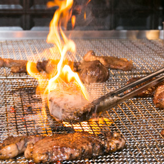 【名物】ランプやイチボ、牛タンなど炭火で食らう豪快な塊肉