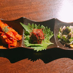 炭火焼肉 ふちおか - 前菜3種 ゴボウのキムチ 黒毛和牛の肉味噌 ナムル
