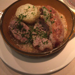 ラカーヴデランパール - 豚バラ肉、すね肉、自家製ソーセージのシュークルート