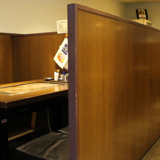 ゆったりと落ち着く【ボックステーブル席】