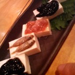 島豆腐の珍味のせ。