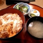文字平 - 伊達鶏の特製親子丼