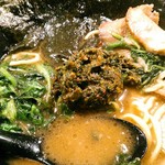 家系ラーメン クックら - 青唐辛子のシャープな辛味が良くしますが、そんなには辛くなくて、スープの旨さの引き立て役。