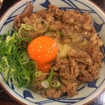 丸亀製麺 - 牛すき釜玉うどん 肉2倍盛