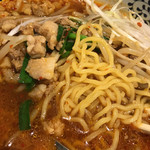 味の時計台 - 台湾ラーメンの麺を アップで。