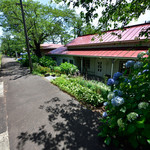 赤い屋根の喫茶店 駅舎 - 津軽鉄道・芦野公園駅ホームと直結。徒歩0分です！
