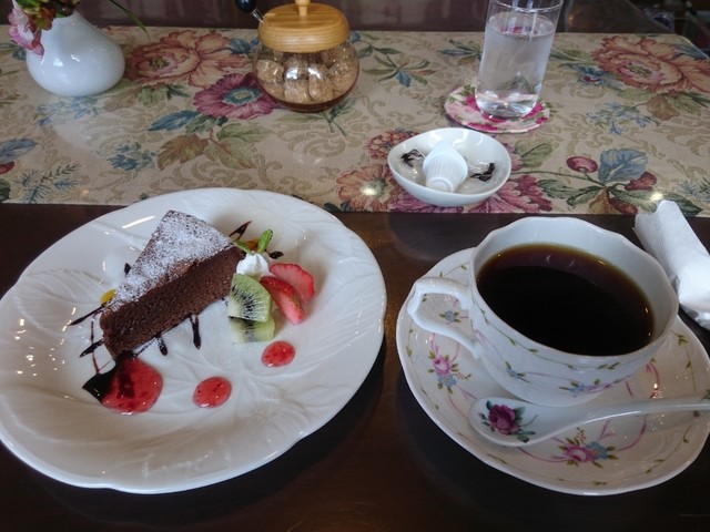 カフェ・ヌーン 陸前山下｜石巻の落ち着いた喫茶店