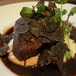 レストラン ポルコロッソ - エゾ鹿ランプ肉のソテー黒トリュフ乗せ