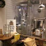 HI-CACAO CHOCOLATE STAND - 店内模様