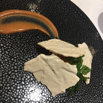 レヴォル - フォアグラのEvolution“紅どまんなか” フォアグラとオレンジもあうんですね。 キャラメルソースで。これもフォアグラに合う。 ねっとりとしっとりとしたフォアグラのテリーヌ美味しい。