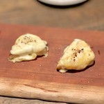 RODEO - 炙りカチョカヴァロのブルスケッタ(580円/切)