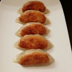 菜香餃子房 - この日の焼目は芸術的に美しく・・