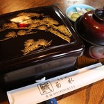 菊水 - 鰻重大串。肝吸いとお新香付き。