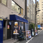 炭火バル 神田岩本町style - 外観写真:秋葉原でランチ=3=3=3
和泉橋を渡って少しビル街に入ったところにあるお店。
店内はカウンターとテーブル席でこじんまりしてる。外には少しテラス席も。お昼時はサラリーマン達のランチで賑わってるみたい。