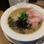 荒町商店中華そば ふじやま - 特製追いサバ節そば980えん 肉増し350えん 肉は肉の下に増されている（笑）