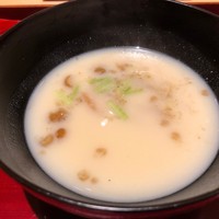 銀座 しのはら - 鯨のコロとなめこの白味噌仕立て