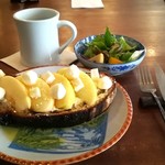 ブリコラージュ ブレッド アンド カンパニー ダイニング・カフェ - 新シーズンの林檎ハニーは、セロリラブとオリーブオイルの香りで。ホワイトスノーのカラーが、ホリデーシーズンメニューにぴったりはまりますね☆20181220 ＼(^-^)／