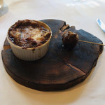 ◇Hors-d’oeuvre aux choix【蝦夷鹿汁で作った熱々オニオングラタンスープと鹿メンチカツ】