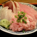 Etsubo - 笑壷定食 1000円 のタイ、鰹のたたき、マグロ、中落ちの刺身