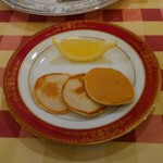 サラマンジェ ド イザシ ワキサカ - キャビア用の蕎麦粉のパンケーキ