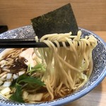 東京ラーメン 射心 - 麺持ち上げ