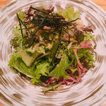 経堂さんぐ - わさび菜とからし菜のサラダ 680円